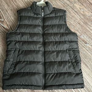 Men’s GAP coldcontrol relaxed puffer vest size small.